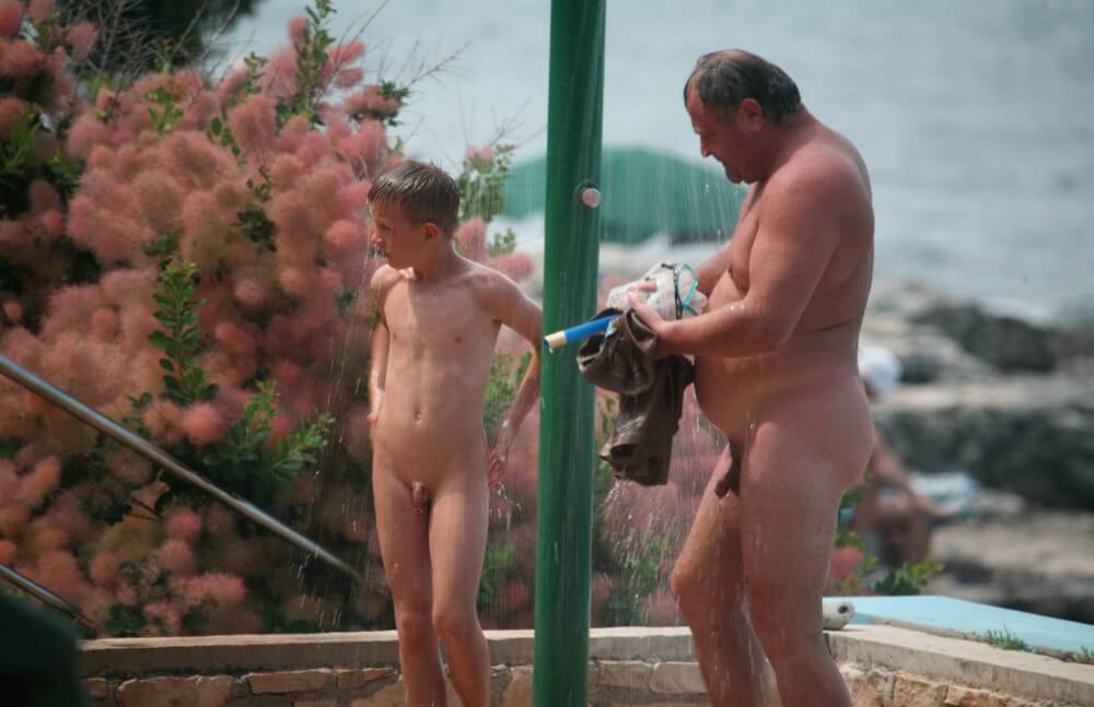 Naturist Shower Profiles pics - Nudists only allowed
