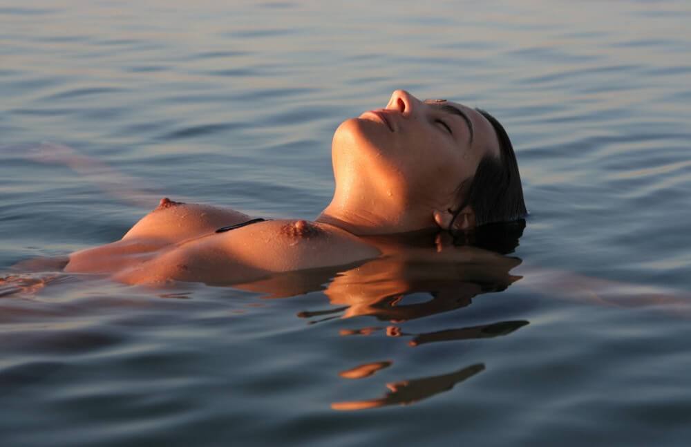 Sunlight Water to the Night pics - Overcoming insecurities is one of the goals of practicing nudism and naturism
