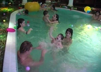 Naturist Freedom: Castle Fantasia - There are many politicians among nudists