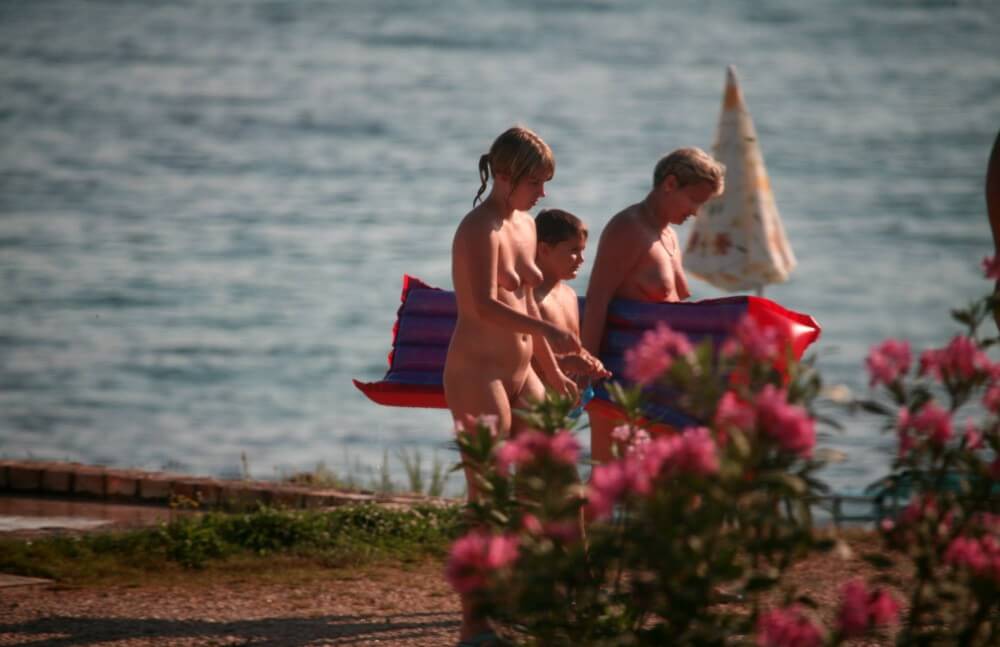 Dusk Til Dawn Showering phoros - The idea of personal freedom and self-acceptance is important in our nudist community