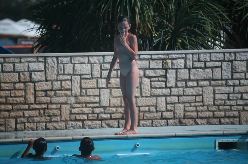 Naturist Pool-Side Singles photos - Differences between nudists and naturists