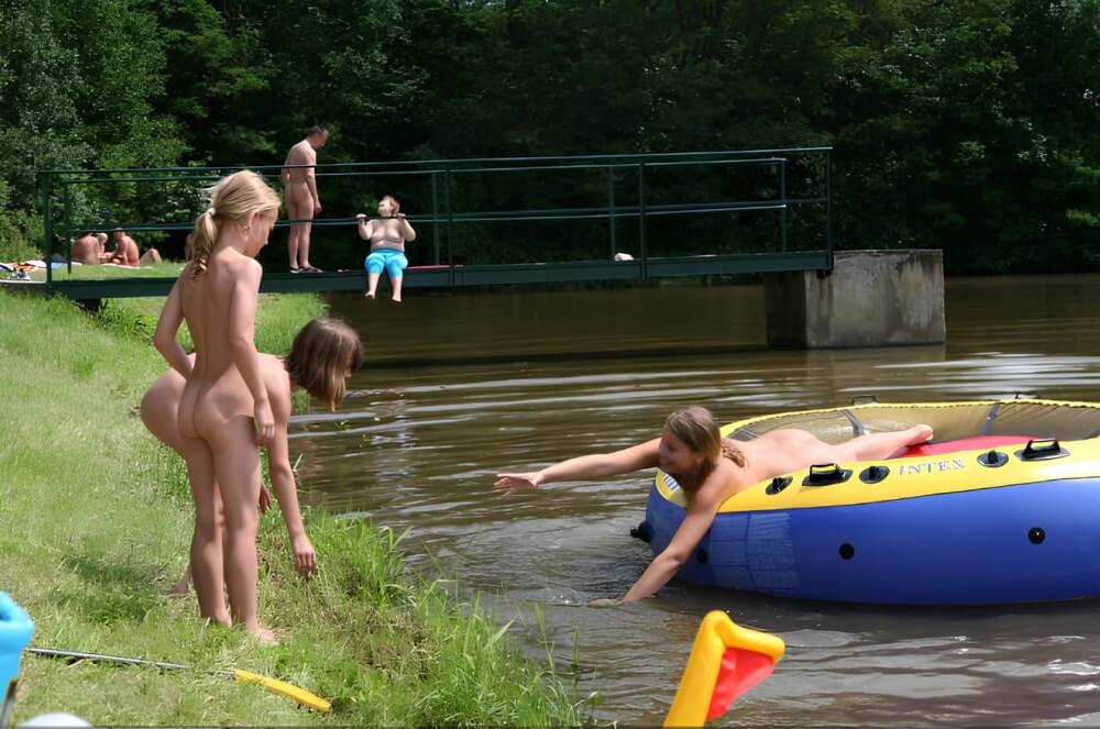 Naked Body gallery - The community of naturist movement supporters