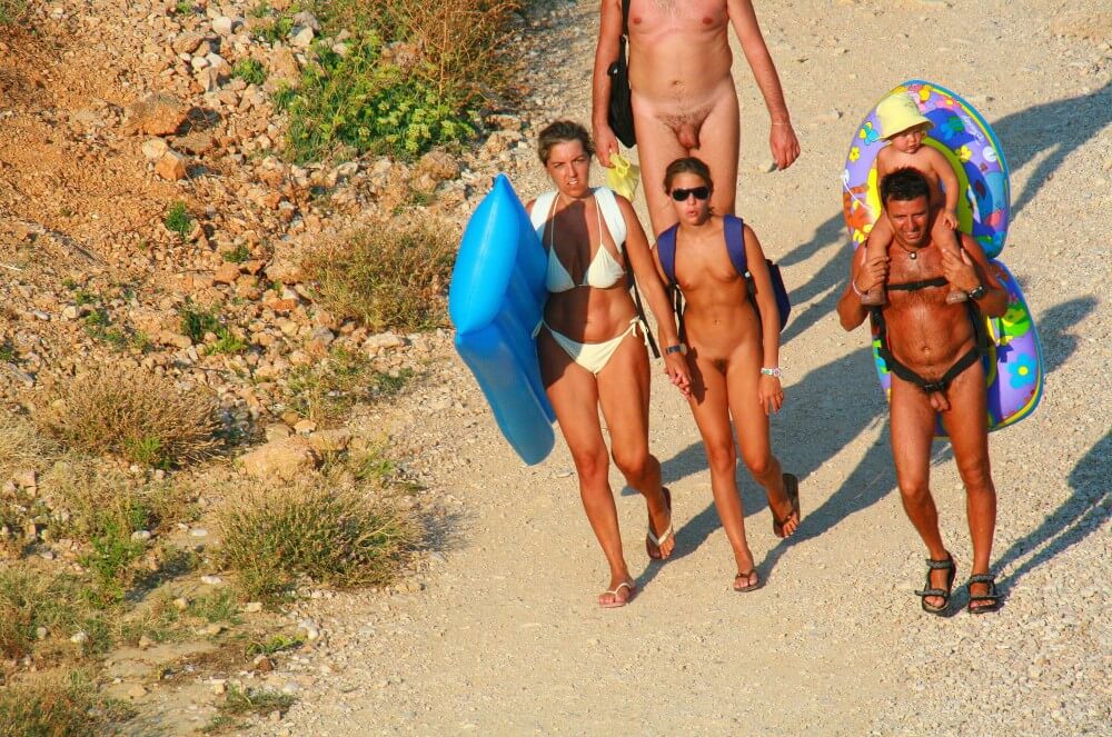 Ula FKK Beach Entry Hills pics - The body looks beautiful and natural in its natural, unadorned state
