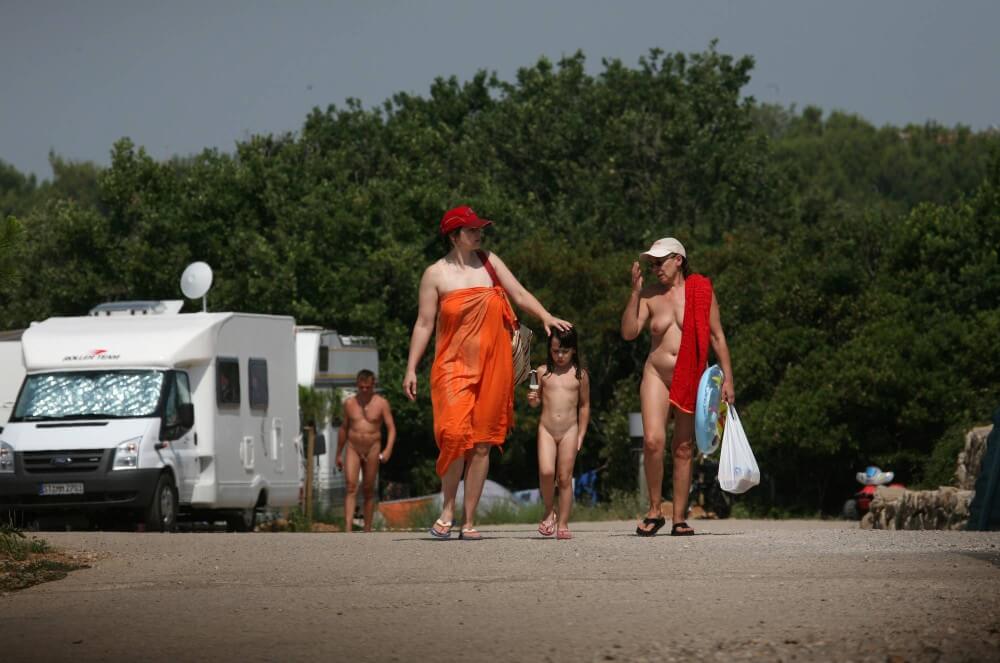 Bondi Beach Path Outskirt pics - Nudism brings joy to life