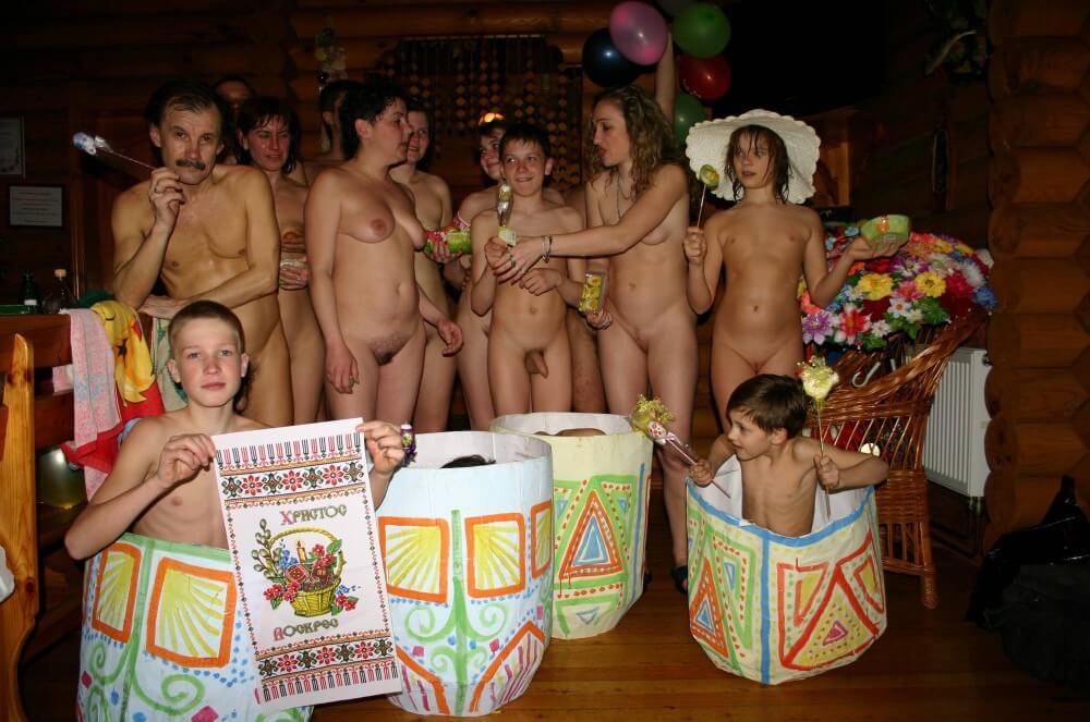Easter Group Memories pics - Ordinary people as naturists
