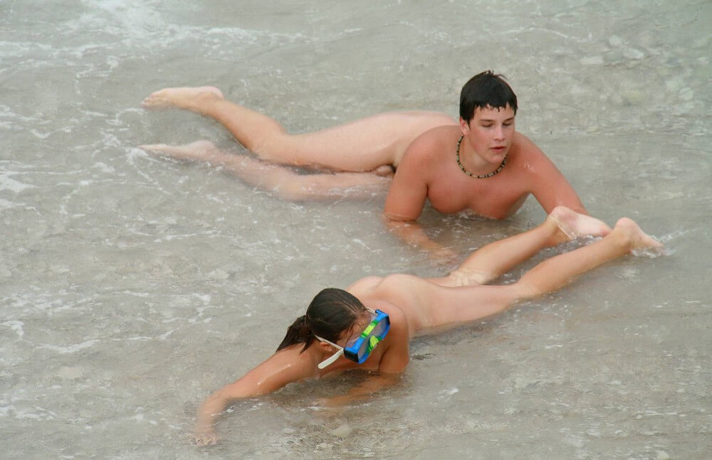 Wading In The Shallows pics - World Naturist Federation