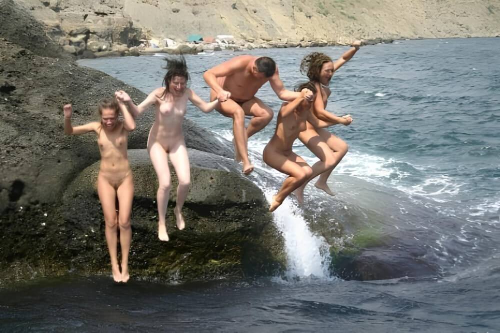 Mens and girls nudists on a beach - For those who want to officially become nudists