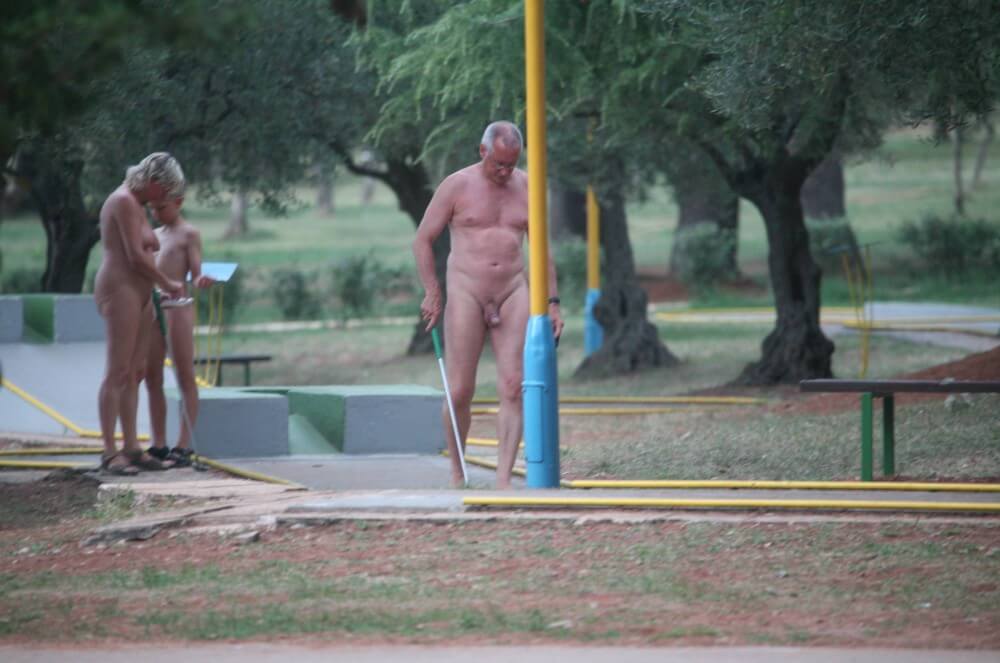 Mini-Golf Nude Participants pics - The desire to admire the human form