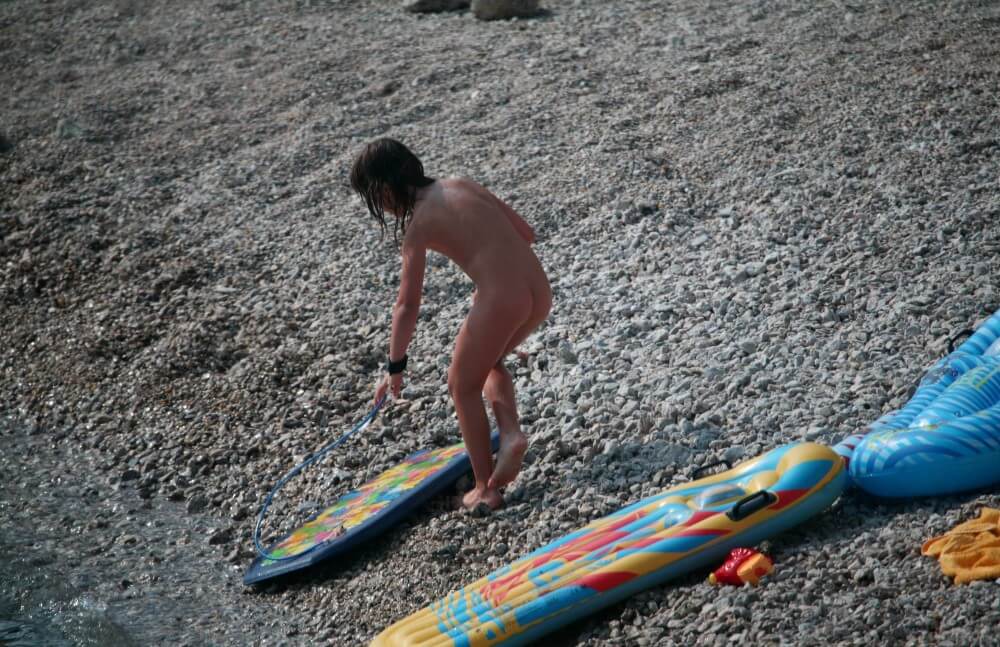 Naturist Surf Board Glides pics - The community of naturist movement supporters