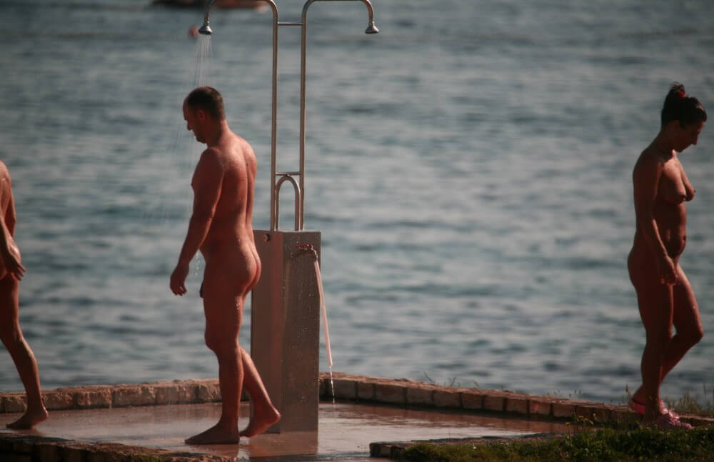 Naturist Shower at Dusk pics - Nudism helps you get rid of insecurities and clothes