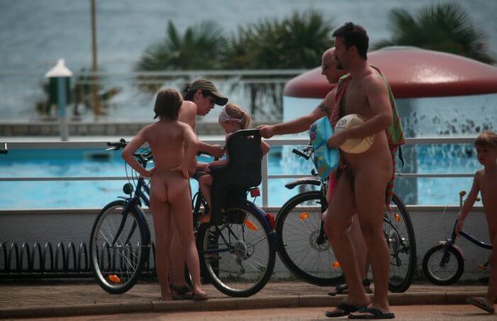 Freedom on two wheels: how cycling and hiking enrich the lives of nudists - Naturism teaches us to accept and respect ourselves and others without inhibition