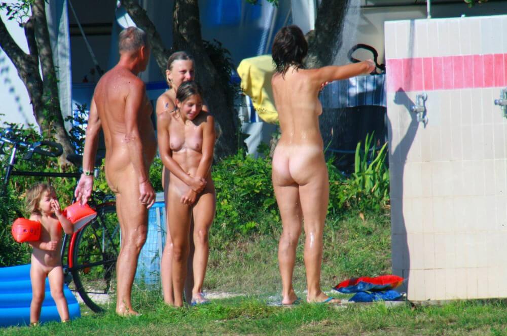 Ula FKK Water Toy pics - Naturist practices help us understand that the body is part of nature and its beauty