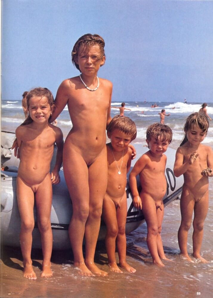 Jung und Frei Nr 2 - Interaction with nature through naturism and nudism