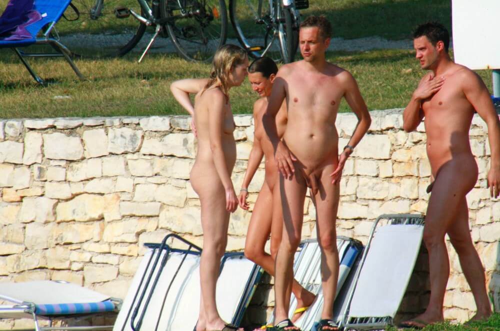 Ula FKK Couples Profile pics - A nudist promotes tolerance and respect for others