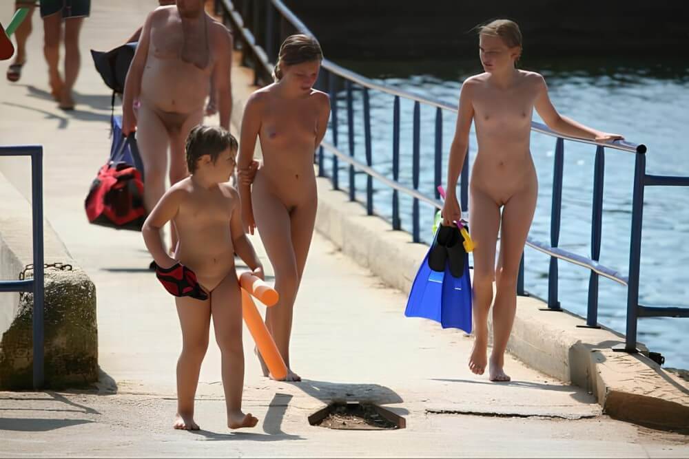 Naturism photo gallery # 11 - What the Concept of Naturist Recreation Entails