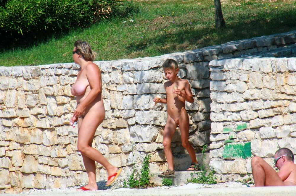 Ula FKK Wall-Side Families pics - Only nudism and nothing else