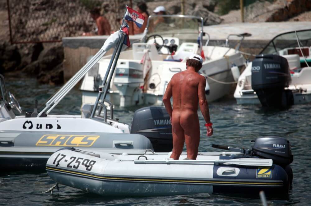 Boating and Floater Waters pics - Openness to the world and new ideas is an important quality of naturists