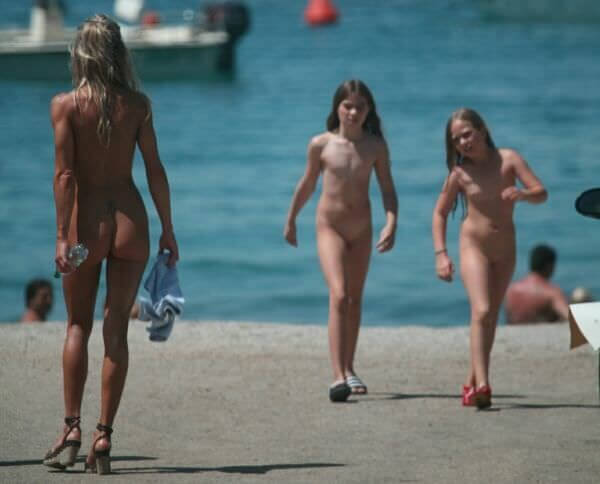 The nudism country photos - Nudity as an expression of natural beauty