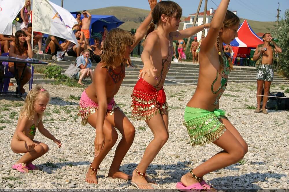 Festival and dancing photos - Nudism helps improve health and boost self-confidence