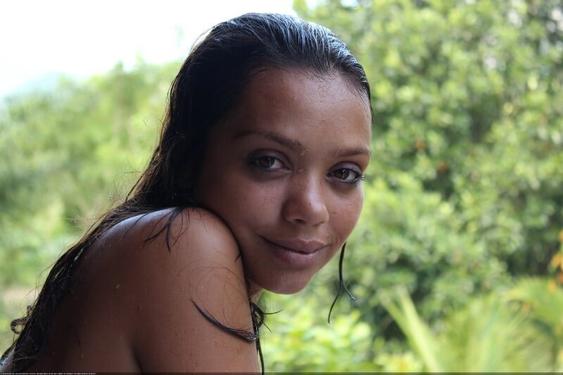 Tropical activities 1-25 gallery - A person without clothes is closer to the wild