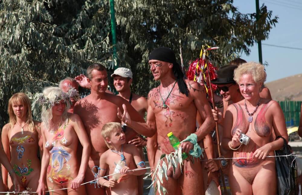 Naturist Day From Behind pics - Radical nudism materials
