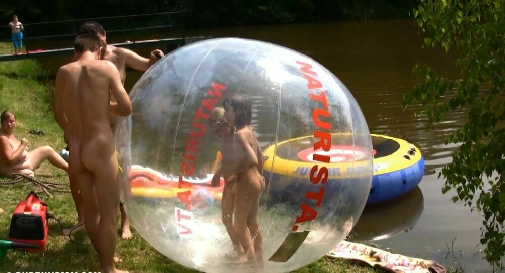 Daytime Family Picnic Full HD - What the concept of naturist recreation entails and its benefits