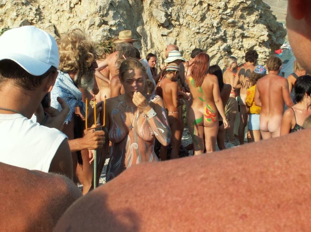 Neptune Day Side Views photos - Many beautiful people without clothes