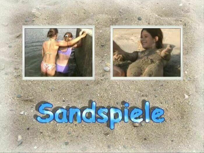 Naturistin: Sandspiele - Watching us naked in nature