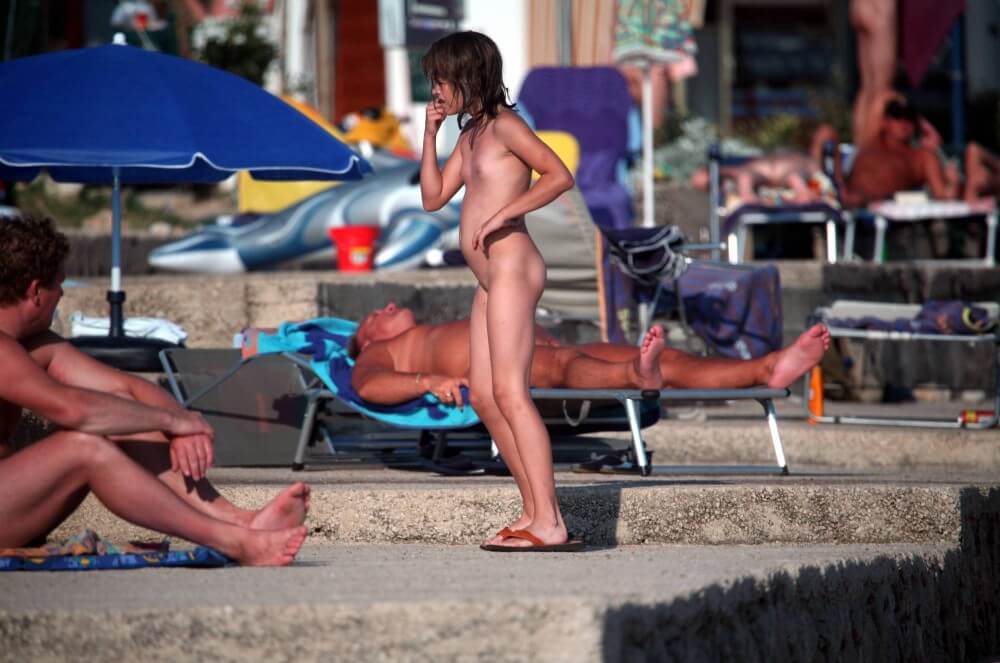 Girl Walk to Nudist Shower pics - Physical freedom is important to many nudists