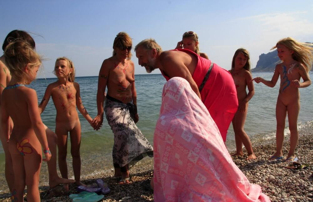 Water Drying Off pics - Freedom and naturalness are important to naturists