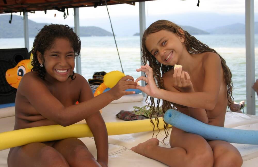 Brazilian Boating Girlfriend pics - In this nudist movement, voluntariness and comfort are important