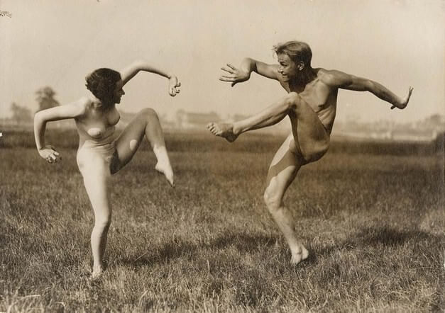 Jazz, dancing and naturism - Undressing is permissible only within ones own community