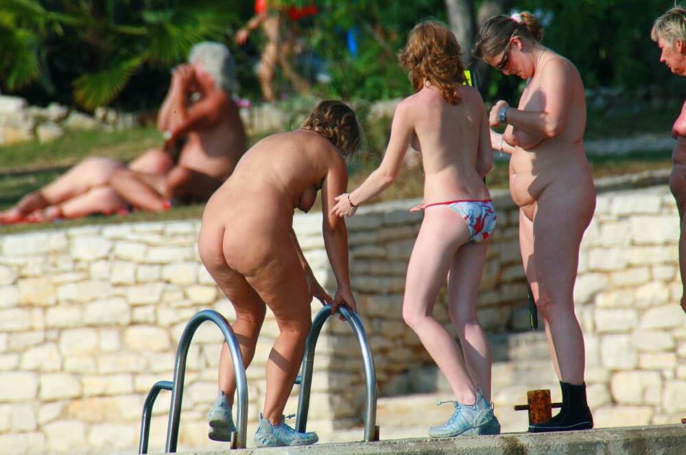 Ula FKK Exploration Family pics - The entire upper aristocracy practiced nudism