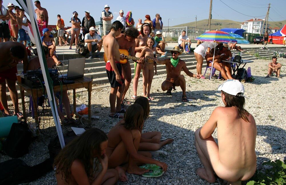 Nude Party By The Steps pics - Ethical Principles of the Nudist Community