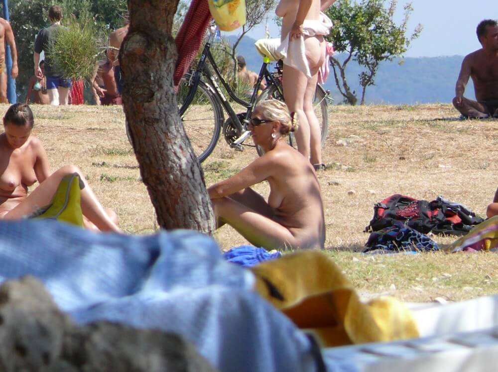 Ula FKK Shore Perspective pics - Freedom of choice and honesty are key ideas in naturism and nudism