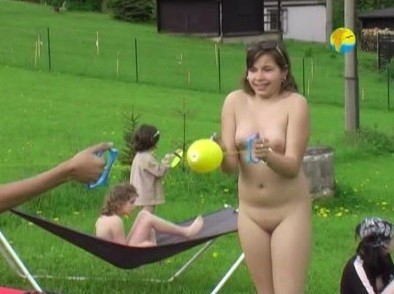 Naturist Freedom: Meadow - Simplicity and naturalness are important principles of nudism and naturism