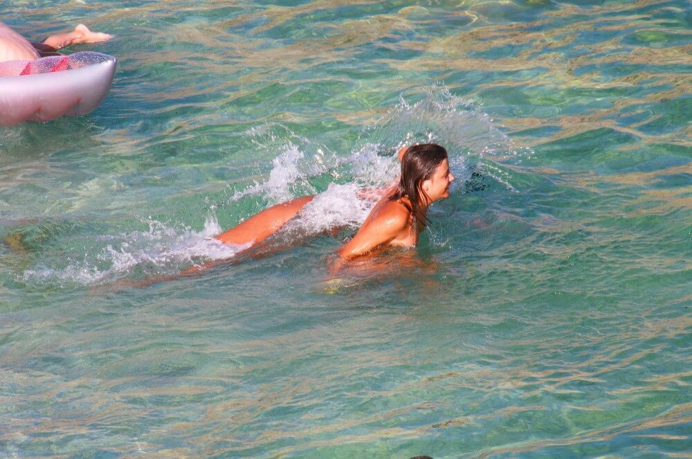 Ula FKK Teen Shore Run pics - Naturism teaches us to appreciate the present and to be honest with ourselves and others