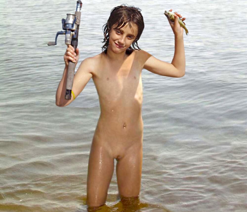 Naturism photo gallery # 42 - Nudism helps us understand the true meaning of freedom