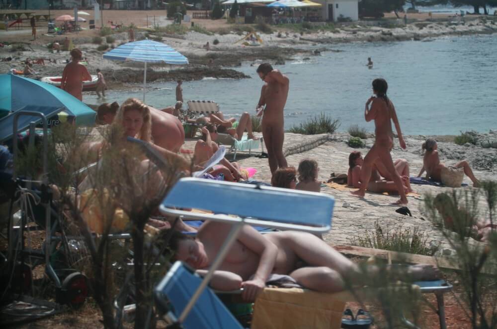 Nuda Beach Wide Outlook pics - Taking off ones clothes is a way to strengthen inner harmony