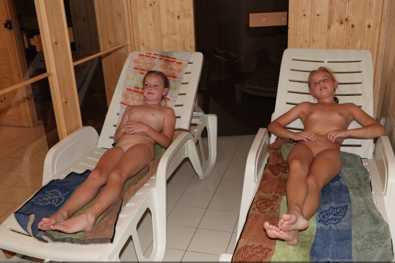 Record center relaxation photos - Naturists love sunlight and fresh air