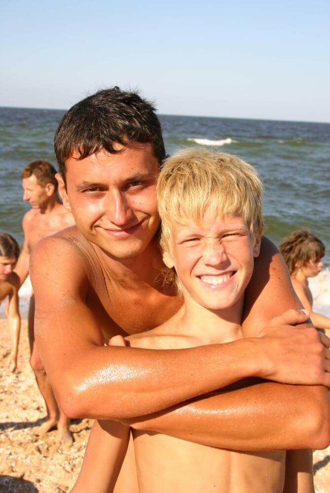 Naturist Group Pictures - Nature provides inspiration and energy for the lives of naturists