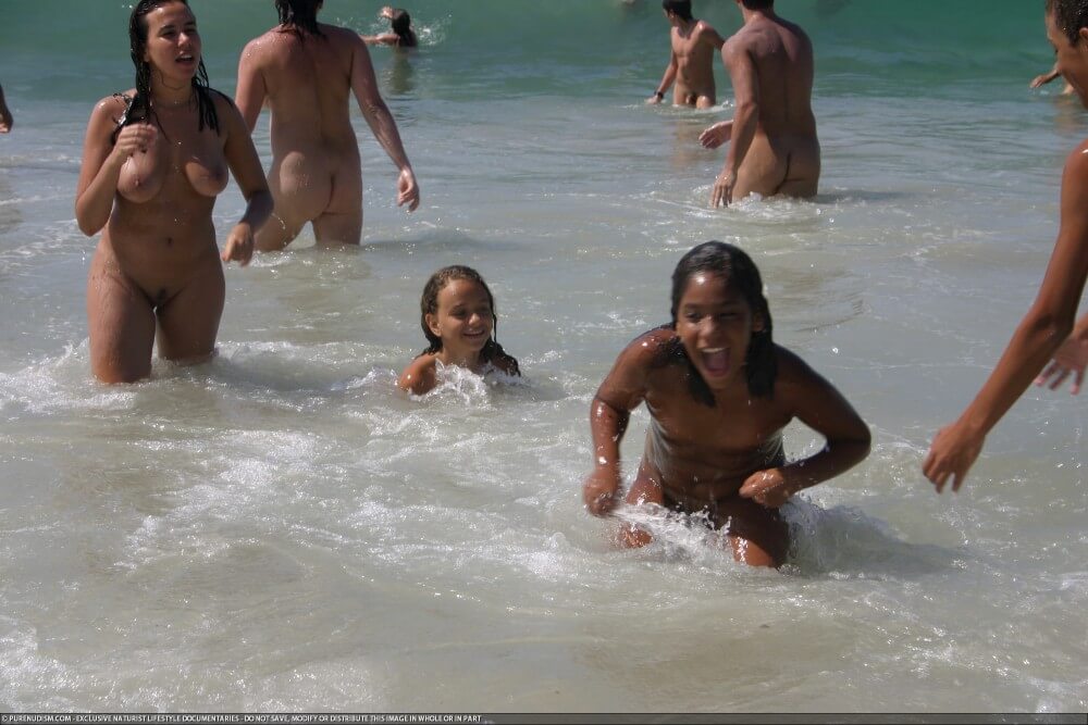 Brazil naturism photo set 4 - A slight inclination toward nudism